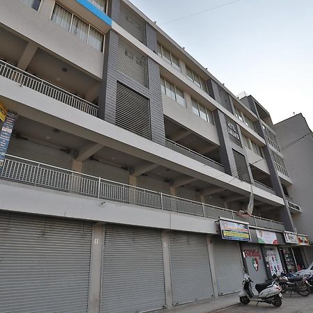 Oyo 12309 Hotel Ananya Kalol Exterior photo