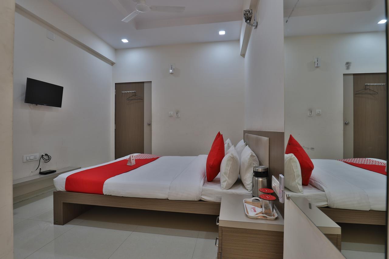 Oyo 12309 Hotel Ananya Kalol Exterior photo